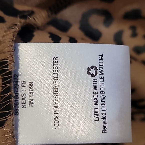 Leopard v neck blouse, 1X - Picture 5 of 5